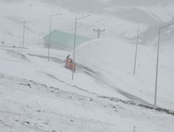 Bingöl-Erzurum karayolu büyük araç trafiğine kapatıldı